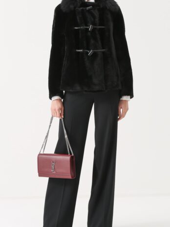 Укороченная шуба прямого кроя из овчины