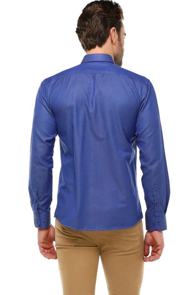 Мужская темно-синяя прямая slim fit рубашка с длинным рукавом и одним карманом — изображение 4