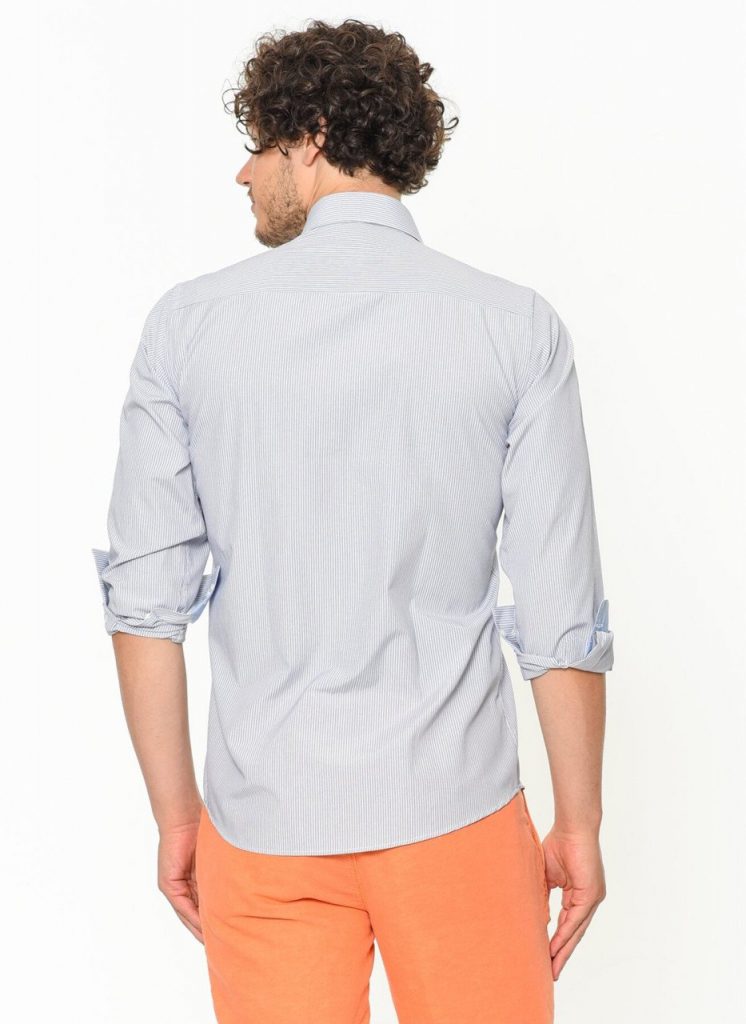 Мужская slim fit рубашка с длинным рукавом, светло-голубая, один карман, состав: 67% хлопок, 33% полиэстер — изображение 4