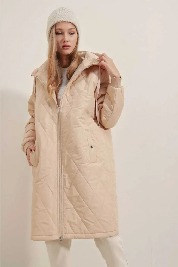 Женская кремовая стеганая длинная пуховка HZL22W-BD151381, 100% Polyester, размер M/38, капюшон несъемный, карманы, производство Турция