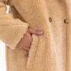 У oversize миди пальто из шубы уникальное сочетание стиля и комфорта. Пухлый теплый материал, карманы, низкий рукав и подкладка. Цвет: верблюд. Размеры: M, L — изображение 8