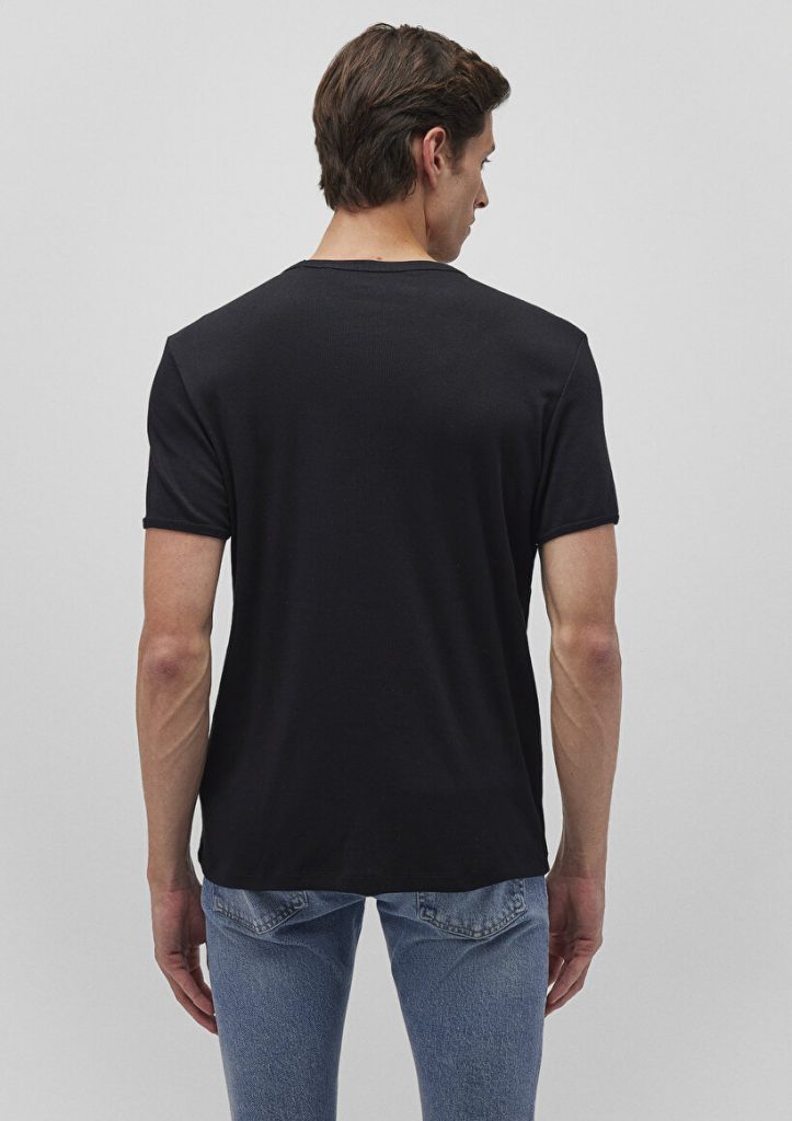 Черная футболка с рибаной, 100% хлопок, slim fit, короткий рукав, супер мягкая ткань, подходит как основный слой — изображение 4