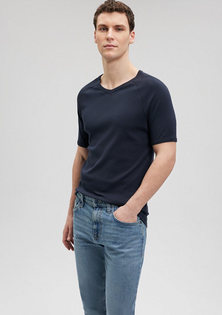 Футболка с v-образным вырезом и ribana, темно-синяя, 100% хлопок, slim fit, короткий рукав, мягкая ткань, бренд MAVI, размеры S, XS, L, XXL, M — изображение 2