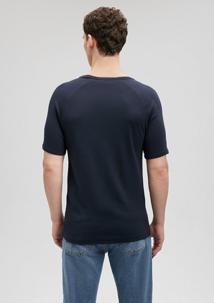 Футболка с v-образным вырезом и ribana, темно-синяя, 100% хлопок, slim fit, короткий рукав, мягкая ткань, бренд MAVI, размеры S, XS, L, XXL, M — изображение 4