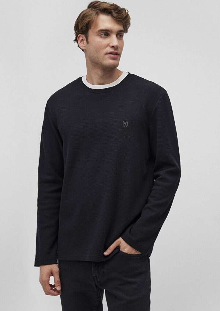 Черная футболка с длинным рукавом Slim fit, круглый вырез, 100% хлопок, доступна в размерах S, M, L, XL, XXL, XS