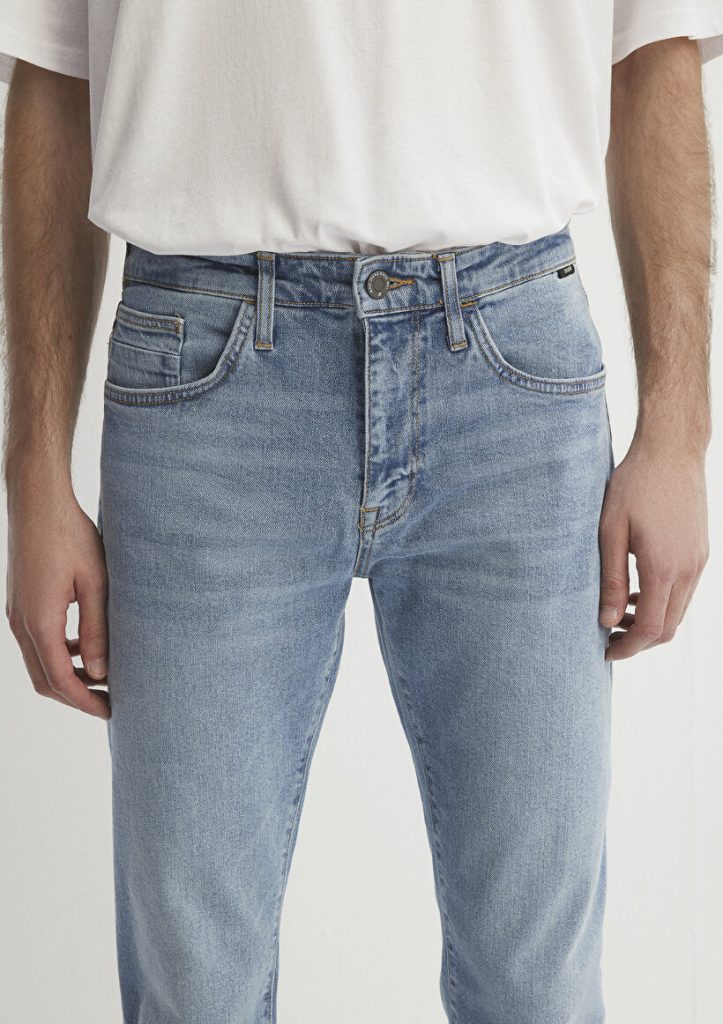 Джинсы Milan Street, светло-голубые, узкие, tapered fit, 99% хлопок, 1% эластан, размеры 27-29, из коллекции MAVI — изображение 7