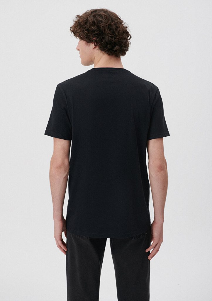 Черная футболка из органического хлопка MAVI, 100% органический материал, slim fit, короткий рукав, круглый вырез, экологически чистая продукция — изображение 4