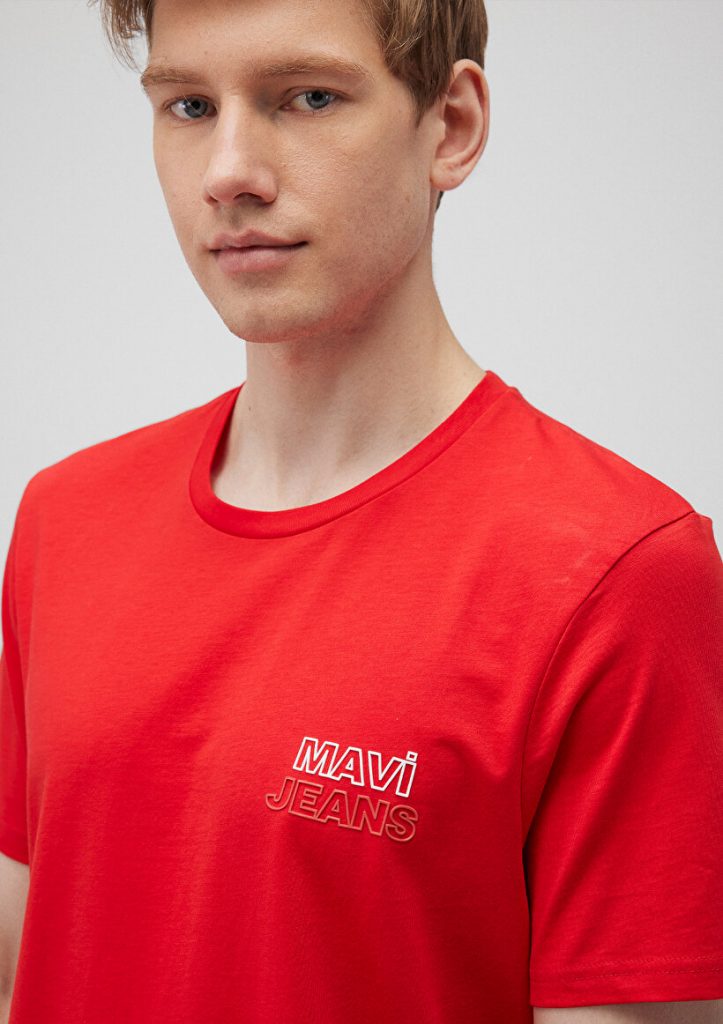 Красная футболка с принтом Mavi Jeans из 100% хлопка, доступна в размерах S, M, L, XL, XXL, стильный логотип в коллекции — изображение 5