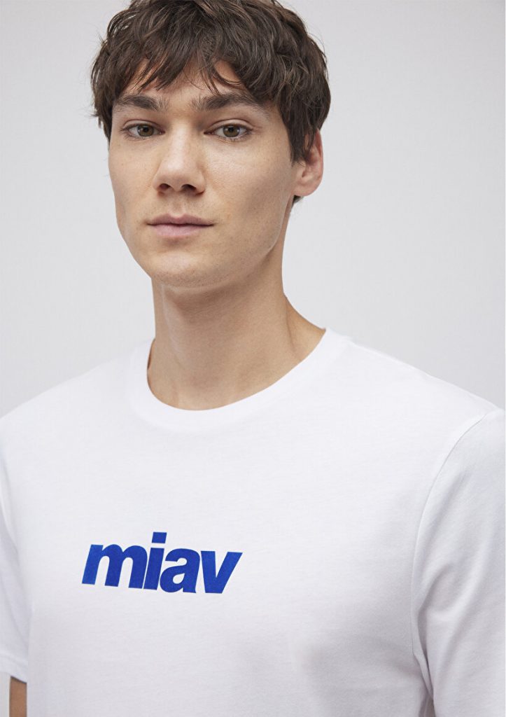 Футболка белая с принтом Miav от Mavi, 100% хлопок, поддержите заботу о животных с нашим стильным дизайном — изображение 5