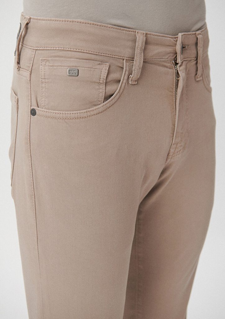 Мужские брюки James Mavi Black из коллекции Gabardin, облегающего кроя, из 97% хлопка и 3% эластана, идеальны для комфорта и свободы движений — изображение 6
