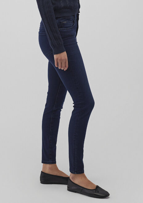 Джинсы Tess Gold Luxury Indigo от MAVI, высокая талия, скинни, узкие штанины, экологичный TENCEL™. Стильный и удобный выбор для любого случая. — изображение 3