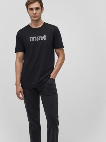 Чёрная футболка с логотипом Mavi из 100% хлопка, доступна в размерах S, M, L, XL, XXL