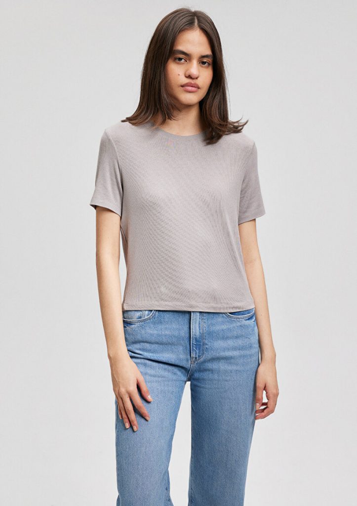 Футболка Lux Touch TENCEL TM серого цвета с обычным кроем, короткими рукавами и округлым вырезом, комфортный материал из 92%Modal и 8%Эластана — изображение 3