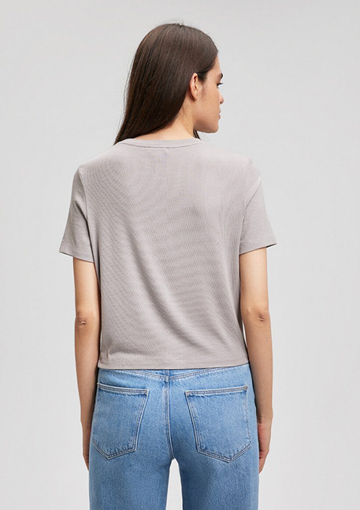 Футболка Lux Touch TENCEL TM серого цвета с обычным кроем, короткими рукавами и округлым вырезом, комфортный материал из 92%Modal и 8%Эластана — изображение 4