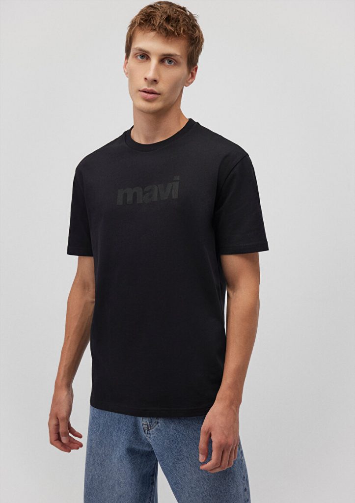 Черная футболка с синим логотипом MAVI из 100% хлопка, доступна в размерах S, M, L, XL, XS — изображение 2
