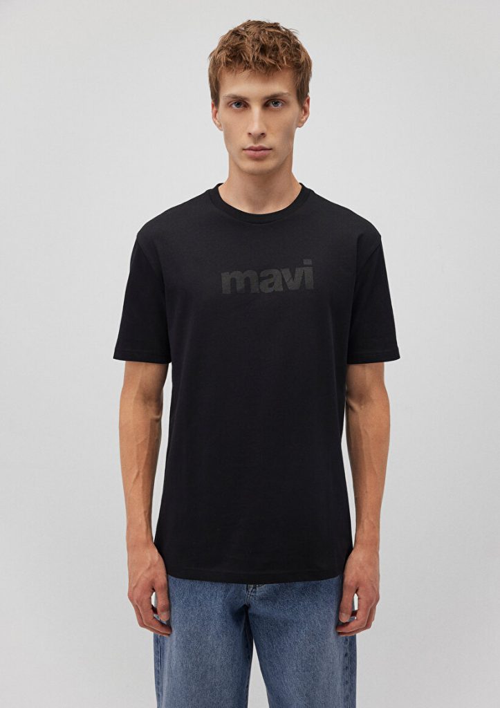Черная футболка с синим логотипом MAVI из 100% хлопка, доступна в размерах S, M, L, XL, XS — изображение 3