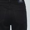 Джинсы MAVI New York Classic Denim черные классические прямые джинсы с высокой талией и текстурированным денимом — изображение 8