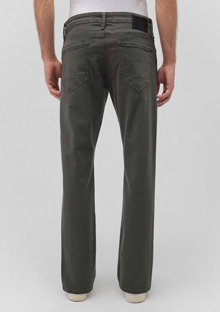 Мужские брюки Hunter Yosun Yeşili Comfort Gabardin от MAVI, свободный крой, прямые ноги, 98% хлопок, 2% эластан, для атлетичного телосложения — изображение 3