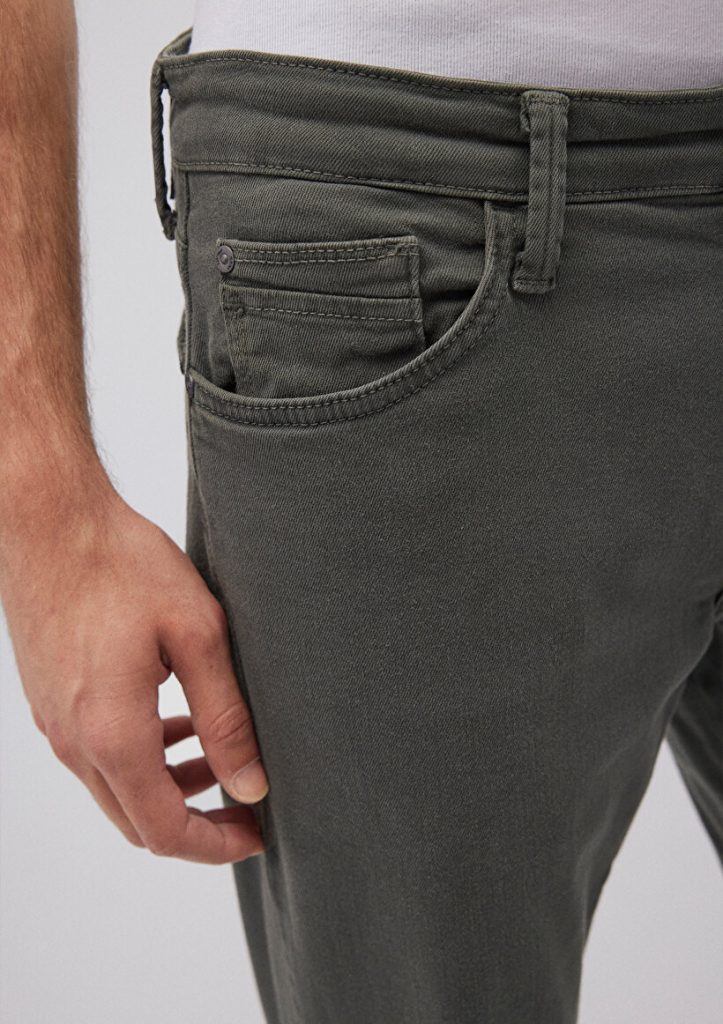 Мужские брюки Hunter Yosun Yeşili Comfort Gabardin от MAVI, свободный крой, прямые ноги, 98% хлопок, 2% эластан, для атлетичного телосложения — изображение 5