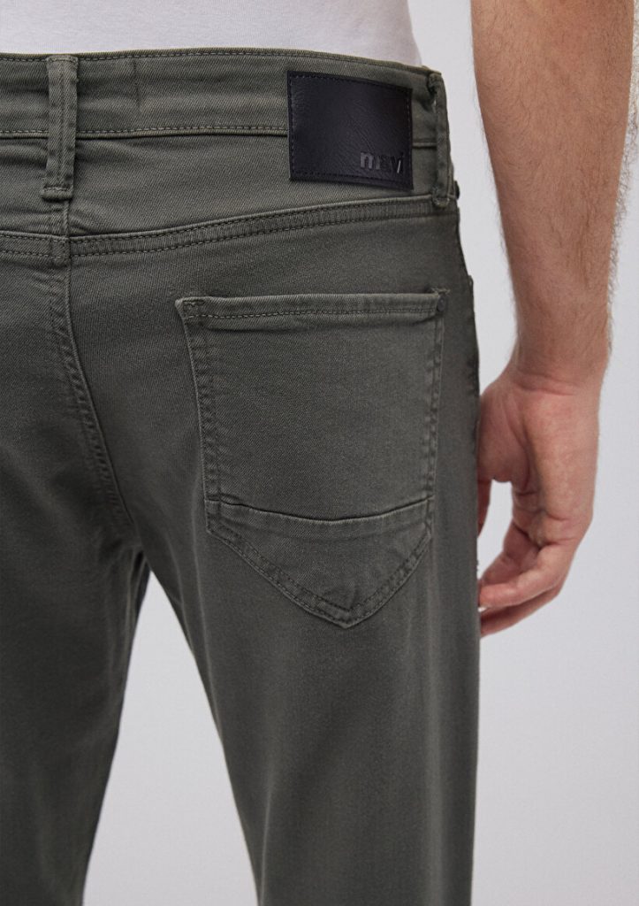 Мужские брюки Hunter Yosun Yeşili Comfort Gabardin от MAVI, свободный крой, прямые ноги, 98% хлопок, 2% эластан, для атлетичного телосложения — изображение 6