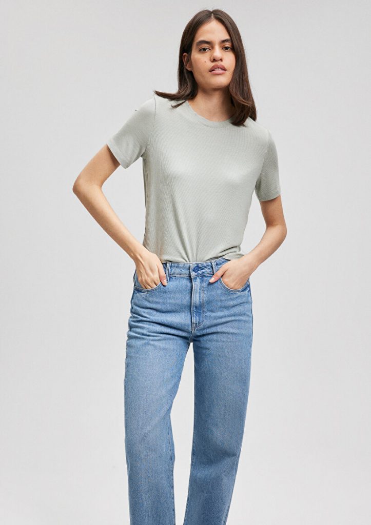 Основная футболка Lux Touch TENCEL TM зеленого цвета, регулярный крой, с коротким рукавом и круглым вырезом, мягкая и дышащая ткань