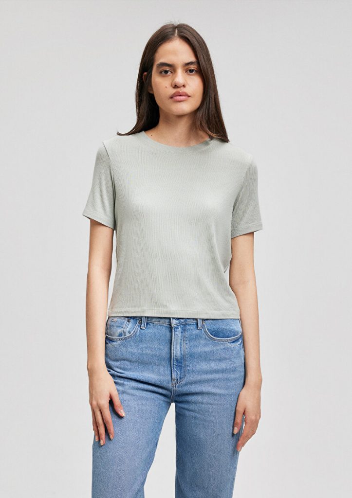 Основная футболка Lux Touch TENCEL TM зеленого цвета, регулярный крой, с коротким рукавом и круглым вырезом, мягкая и дышащая ткань — изображение 3