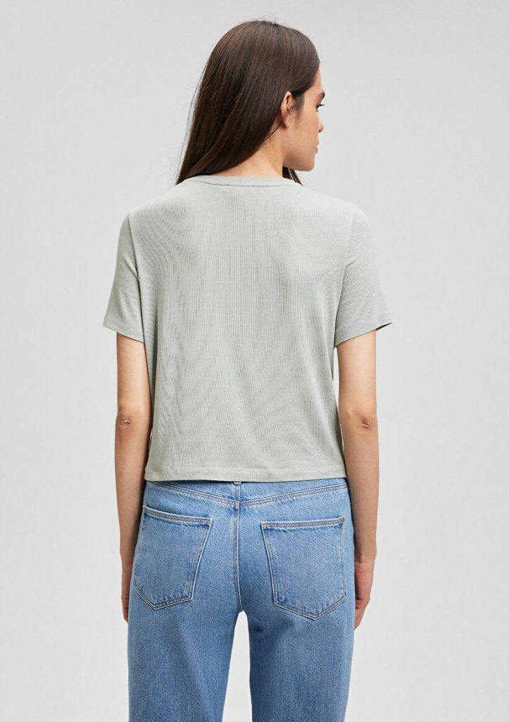 Основная футболка Lux Touch TENCEL TM зеленого цвета, регулярный крой, с коротким рукавом и круглым вырезом, мягкая и дышащая ткань — изображение 4