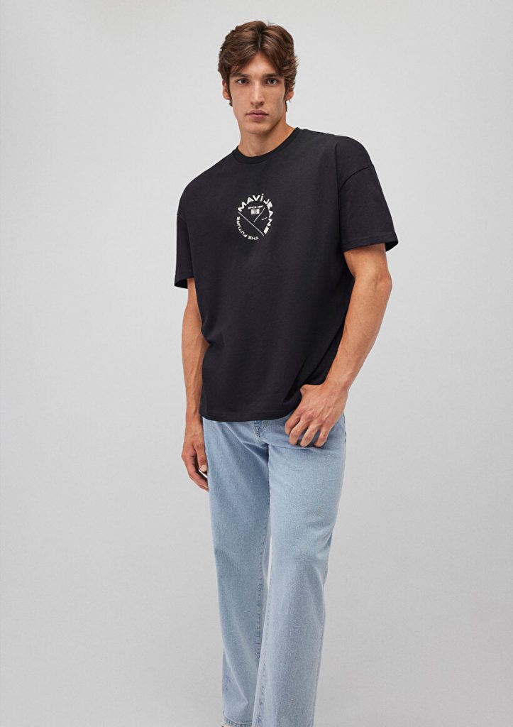 Черная футболка с принтом на спине от Mavi Jeans для мужчин, 100% хлопок, доступна в размерах S, M, L, XL, XXL — изображение 2