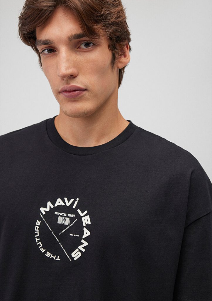 Черная футболка с принтом на спине от Mavi Jeans для мужчин, 100% хлопок, доступна в размерах S, M, L, XL, XXL — изображение 6