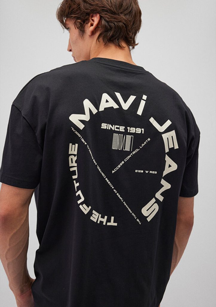 Черная футболка с принтом на спине от Mavi Jeans для мужчин, 100% хлопок, доступна в размерах S, M, L, XL, XXL — изображение 3