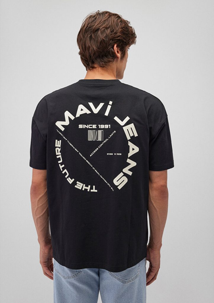 Черная футболка с принтом на спине от Mavi Jeans для мужчин, 100% хлопок, доступна в размерах S, M, L, XL, XXL — изображение 5