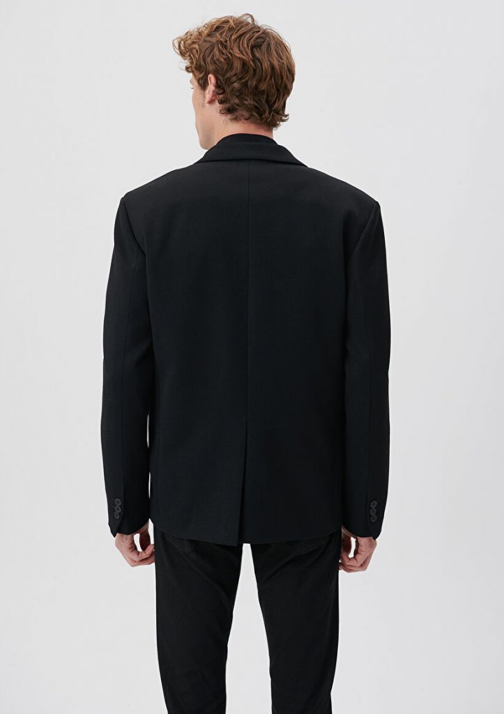 Черный блейзер MAVI, коллекция Black, oversize, крученый воротник, два кармана, стиль для городских мужчин — изображение 4