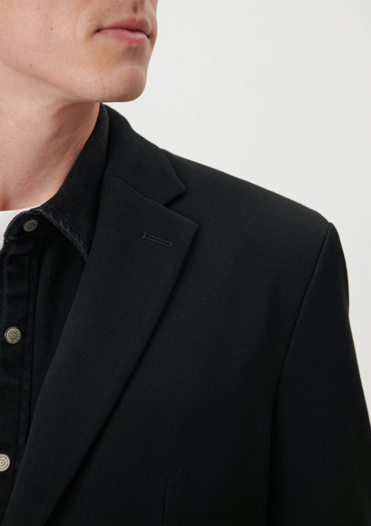 Черный блейзер MAVI, коллекция Black, oversize, крученый воротник, два кармана, стиль для городских мужчин — изображение 5
