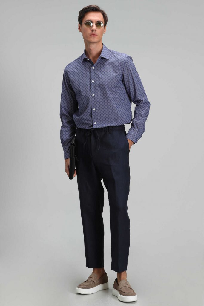 Мужская умная рубашка Slim Fit темно-синего цвета, доступна в размерах S, M, L, XL — изображение 2