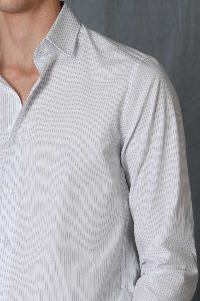 Умная рубашка Sarida для мужчин Comfort Fit белого цвета, доступна в размерах M, L, XL, XXL — изображение 3