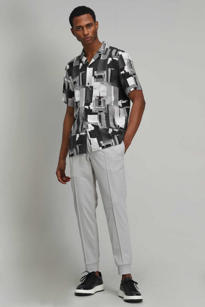 Умная мужская рубашка Veron Resort Fit черного цвета, доступна в размерах S, M, L, XL и XS — изображение 4