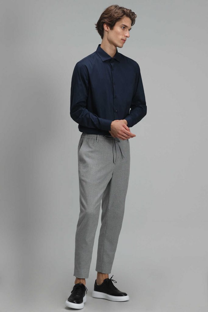 Синяя мужская базовая рубашка Slim Fit — изображение 3