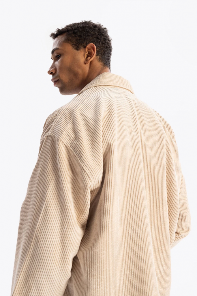 Футболка для мужчин oversized из вельвета - бежевый, размеры S, M, L, для роста 160-195 см и веса 60-95 кг — изображение 6