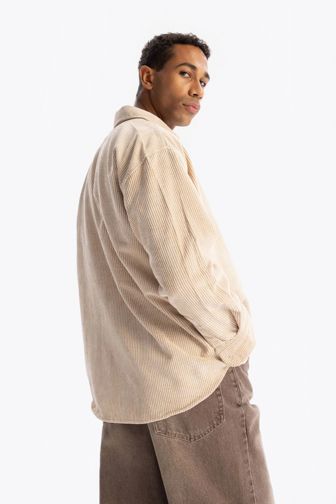 Футболка для мужчин oversized из вельвета - бежевый, размеры S, M, L, для роста 160-195 см и веса 60-95 кг — изображение 5