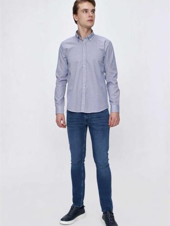 Мужская темно-синяя полосатая рубашка slim fit с кнопочной застежкой и длинным рукавом из 52% хлопка и 48% полиэстера