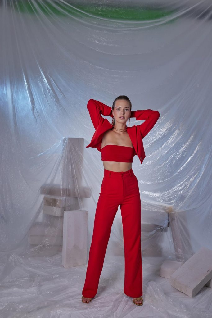 Куртка Panky красная, модель crop, атласная ткань, 100% полиэстер, размеры S, XS, M, L — изображение 3