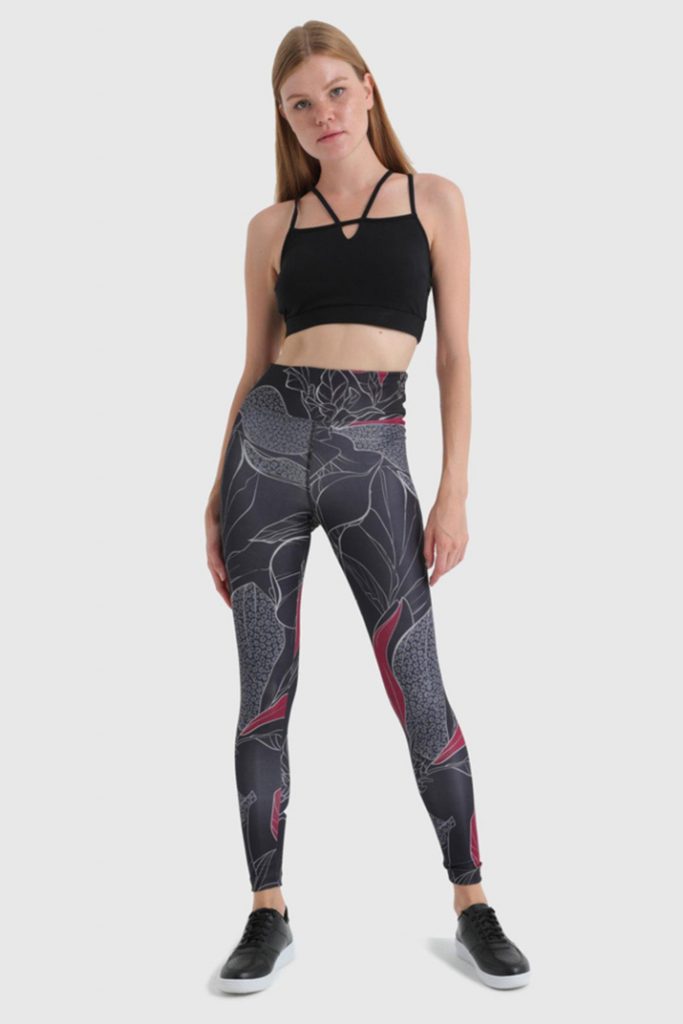 Женские спортивные леггинсы черного цвета Underwear, доступные в размерах S, M, L, XL