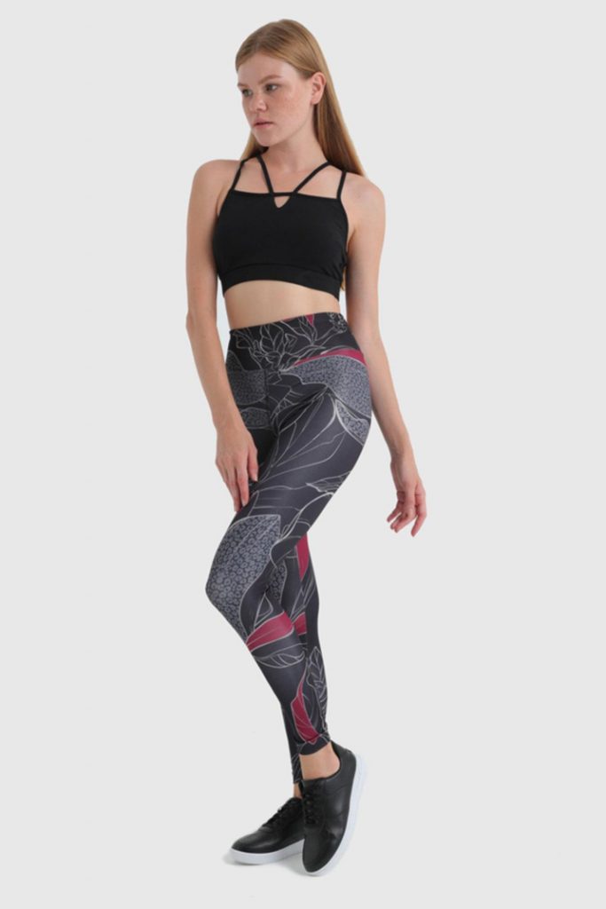 Женские спортивные леггинсы черного цвета Underwear, доступные в размерах S, M, L, XL — изображение 2