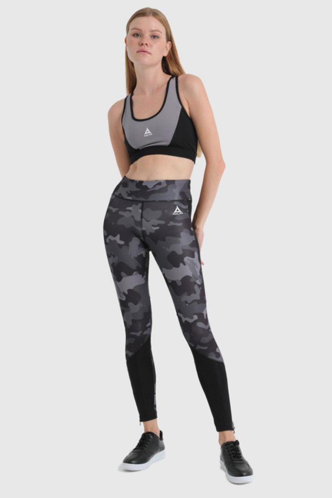 Женские спортивные леггинсы черные 22034, бренд Underwear, размеры S и M