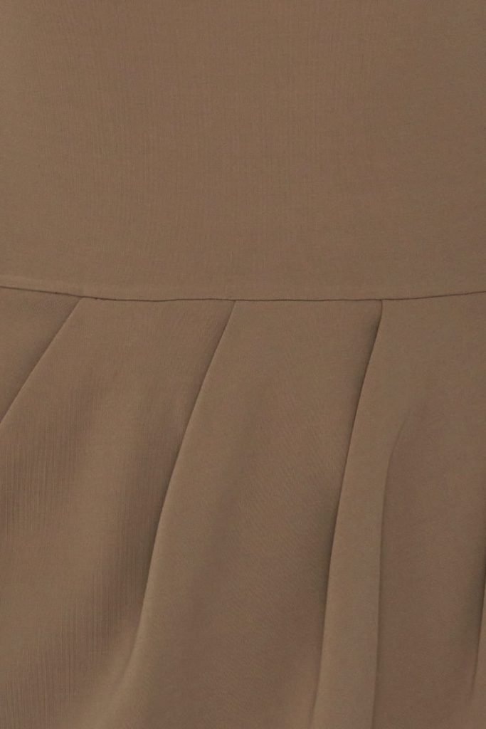 Платье с завязками Vizon Moda Tutkusu, зауженное, ткань 98% вискоза, 2% эластан, длинные рукава, вырез-лодочка, неконтрастный, 81 см длина — изображение 5