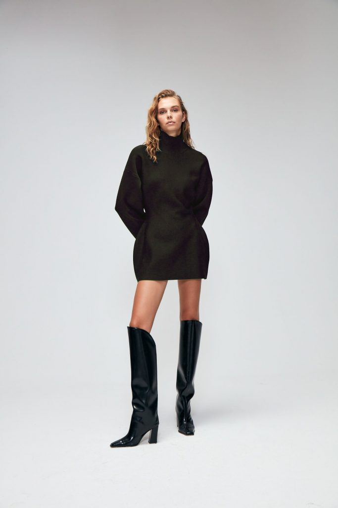Длинное трикотажное платье Haki Moda с высоким воротником и длинными рукавами, гладкая текстура, размер M, идеальное для стильных образов — изображение 4