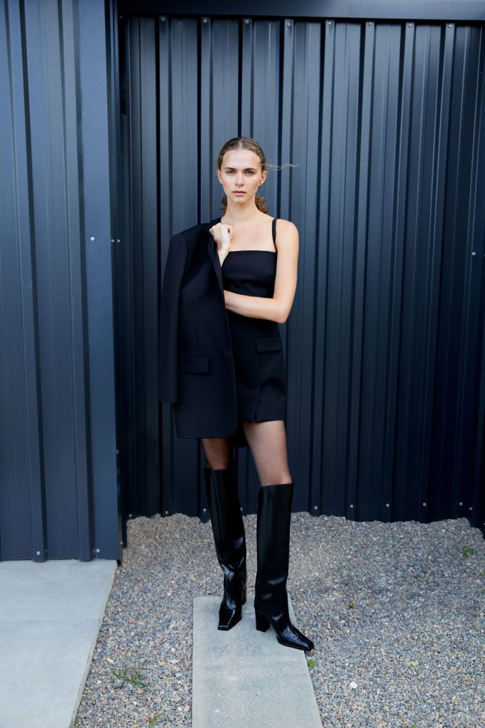 Черное платье на бретелях Fashion Passion с молнией, карманами и разрезом, из переработанного полиэстера, стильное для дня и ночи. Размер 34 — изображение 8