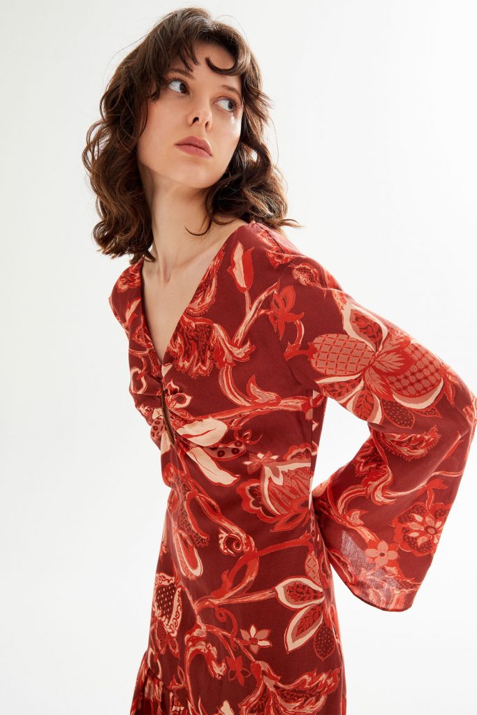 Коричневое платье с длинным рукавом и разрезами от Moda Tutkusu, цветочный узор, V-образный вырез, 36 размер, стильное и комфортное — изображение 2