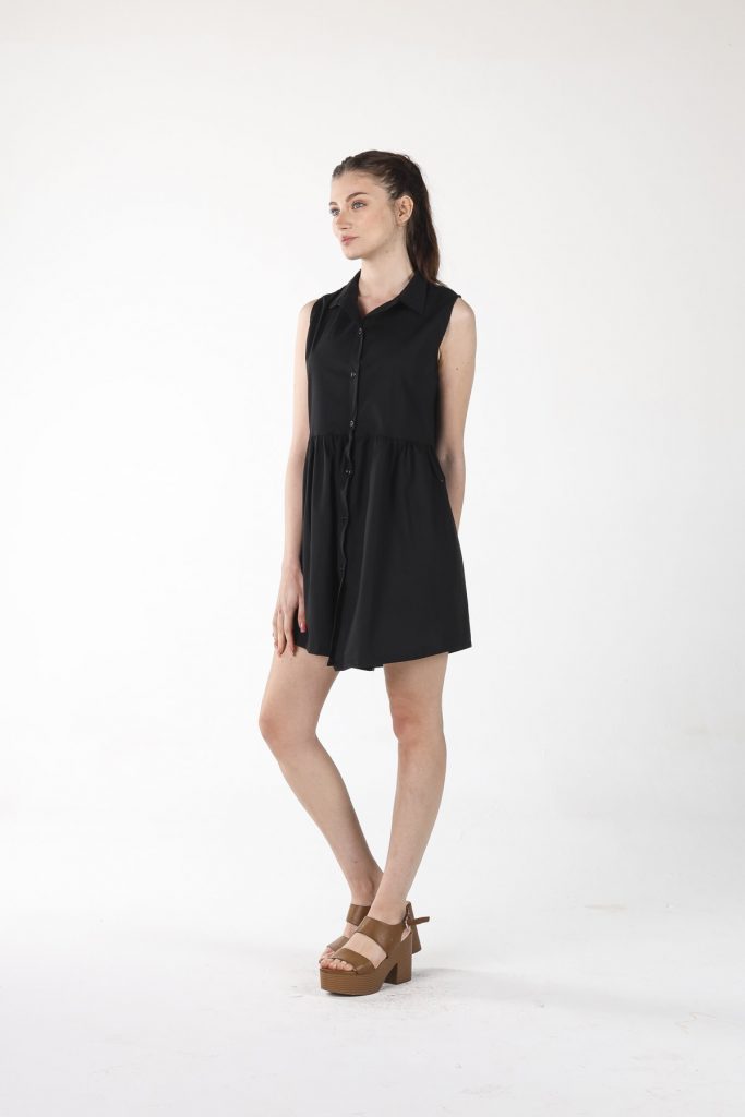 Черное платье с воротником-рубашкой из 100% хлопка, размеры S, M, L, XL, подходит для стильного образа — изображение 4