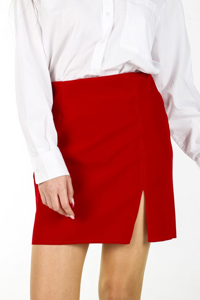 Мини-юбка из красного бархата с разрезом, размеры S, M, L, XL — изображение 3